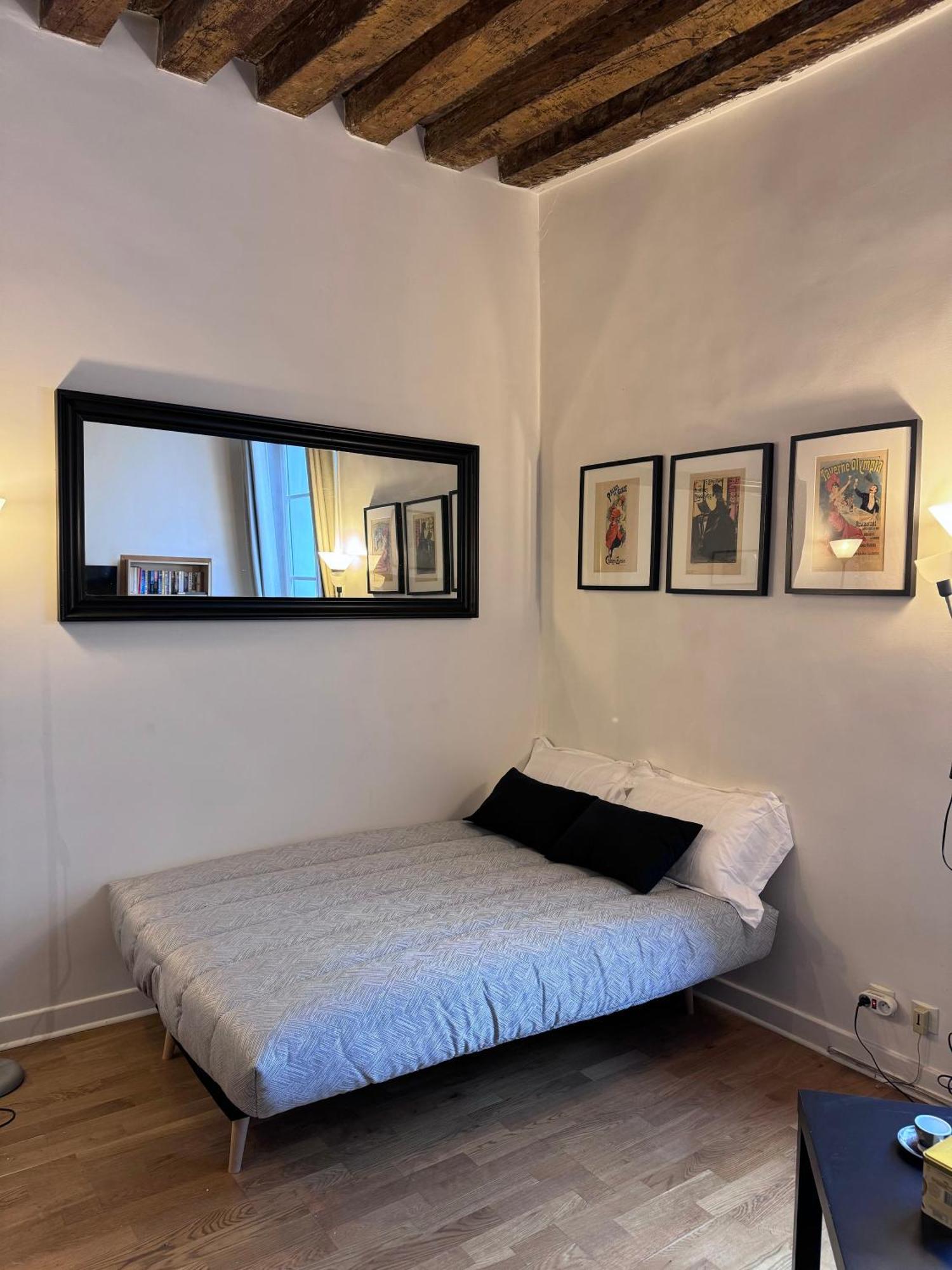 Appartement Typique Parisien Au Coeur Du Marais *