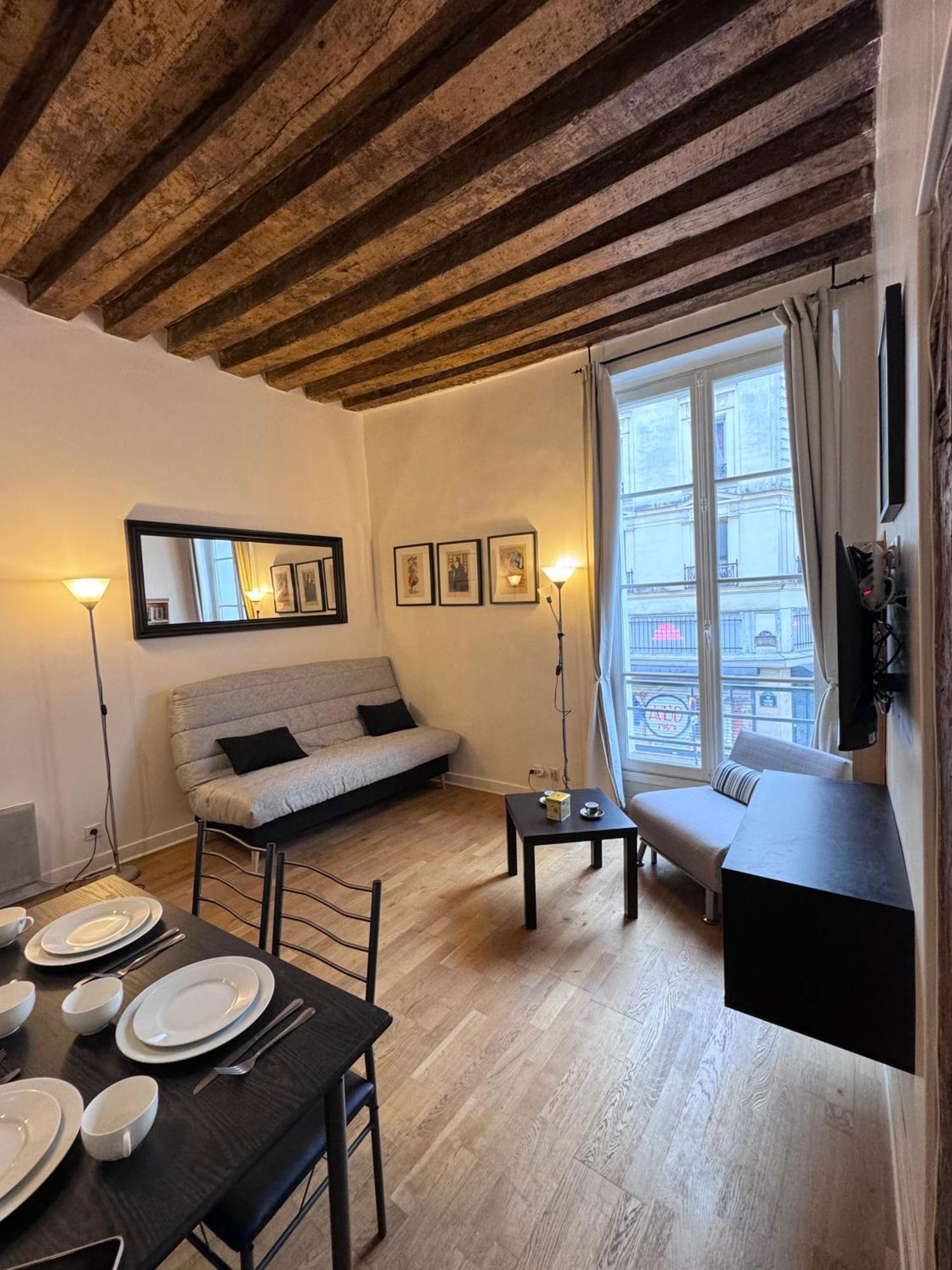 Appartement Typique Parisien Au Coeur Du Marais Paris