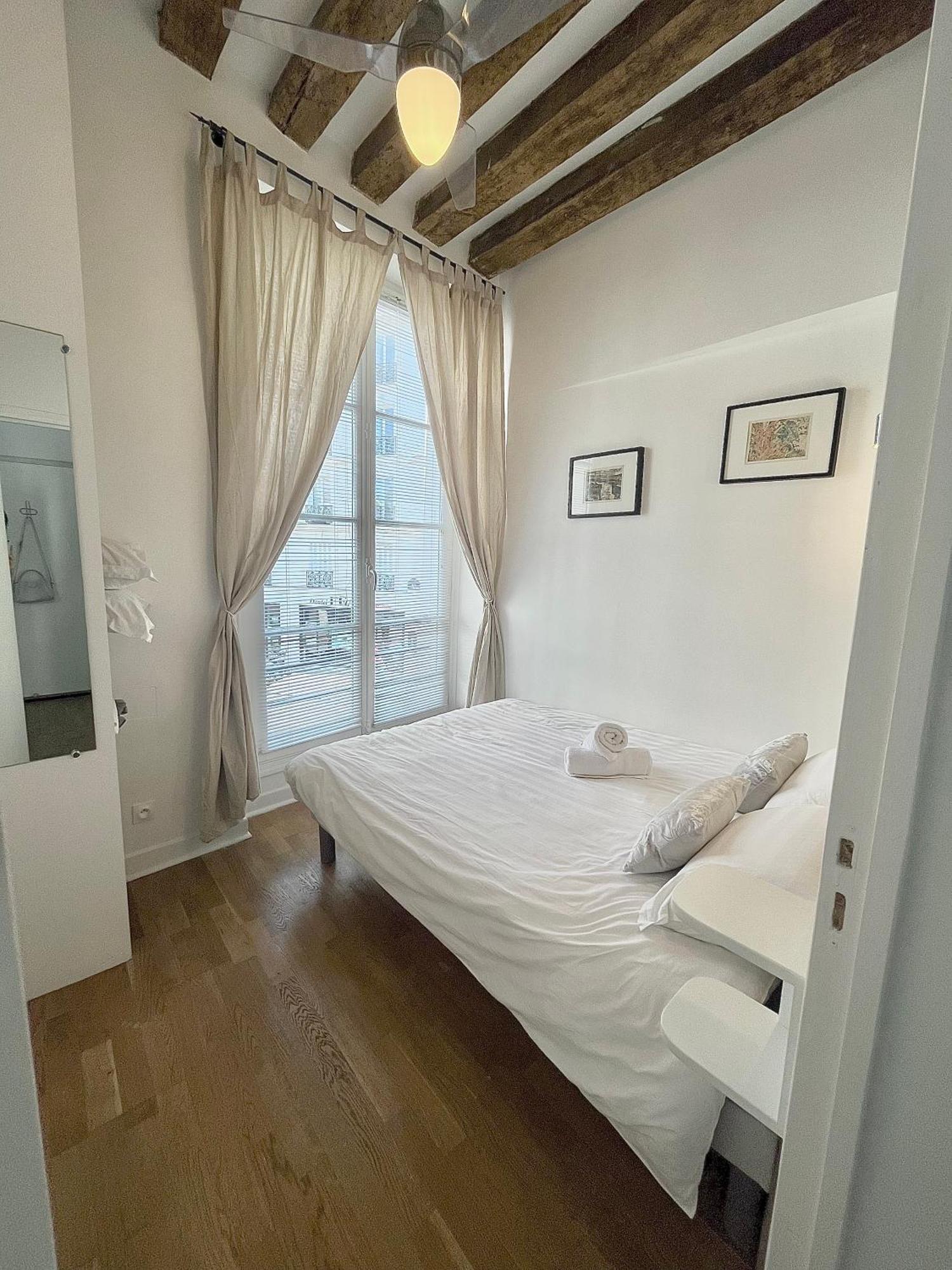 Appartement Typique Parisien Au Coeur Du Marais Paris
